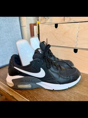 Nike Air Max Black Sneakers with White Swoosh size 7